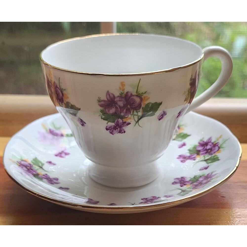 Vintage Royal York Bone China England Violets Pattern #2531 Tea Cup
